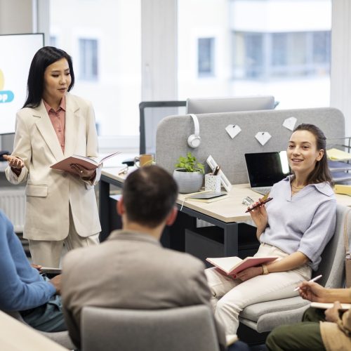 medium-shot-people-learning-office