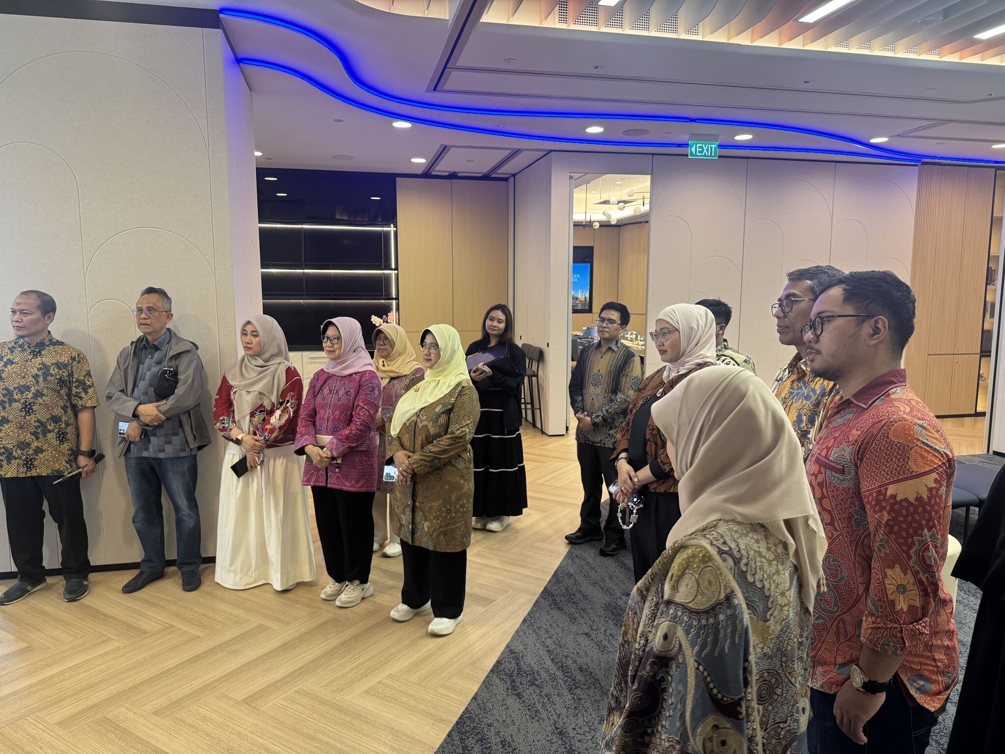 Delegasi berdiskusi dengan perwakilan Tax Academy of Singapore Hub