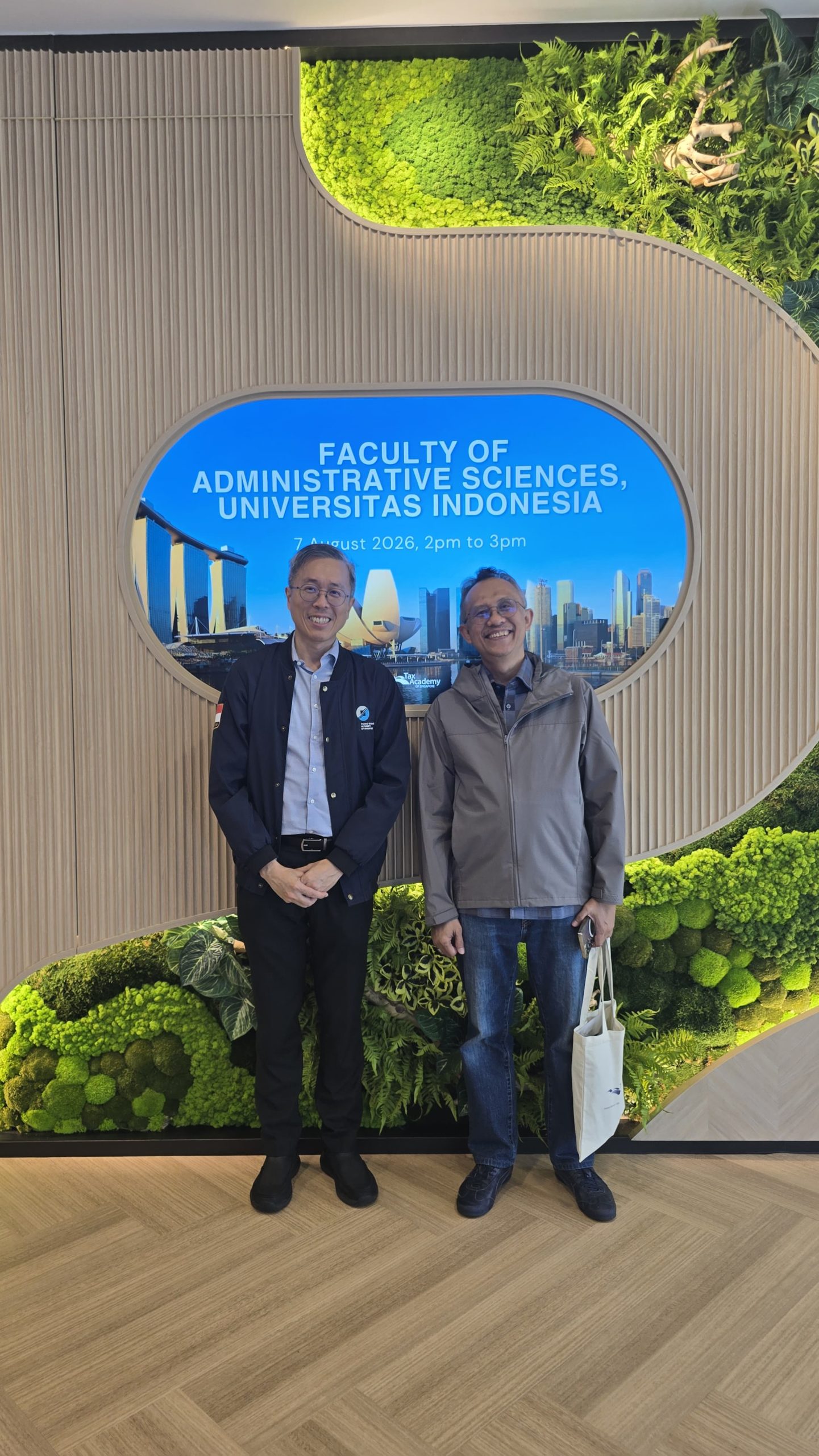 Layar penyambutan menampilkan agenda kunjungan Fakultas Ilmu Administrasi UI di Tax Academy of Singapore Hub, 7 Agustus 2026